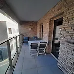 Bartine - Modern And Spacious Flat Near The Sea, Free Parking Space 아파트 *