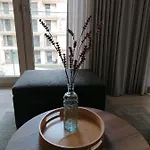 Bartine - Modern And Spacious Flat Near The Sea, Free Parking Space 오스텐드