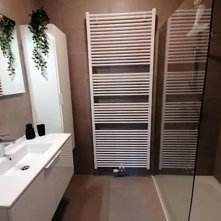 Bartine - Modern And Spacious Flat Near The Sea, Free Parking Space * Οστένδη