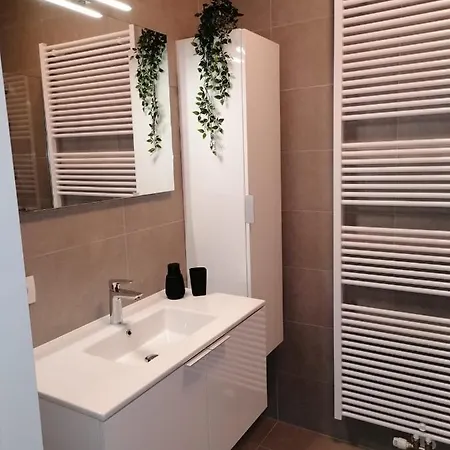 Bartine - Modern And Spacious Flat Near The Sea, Free Parking Space Οστένδη