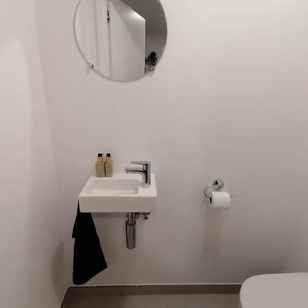 Bartine - Modern And Spacious Flat Near The Sea, Free Parking Space Апартаменти Остенде