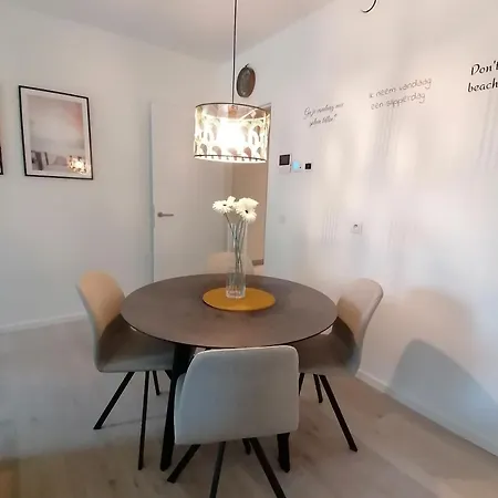 Bartine - Modern And Spacious Flat Near The Sea, Free Parking Space Lägenhet
