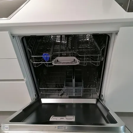 Bartine - Modern And Spacious Flat Near The Sea, Free Parking Space