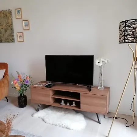 Bartine - Modern And Spacious Flat Near The Sea, Free Parking Space