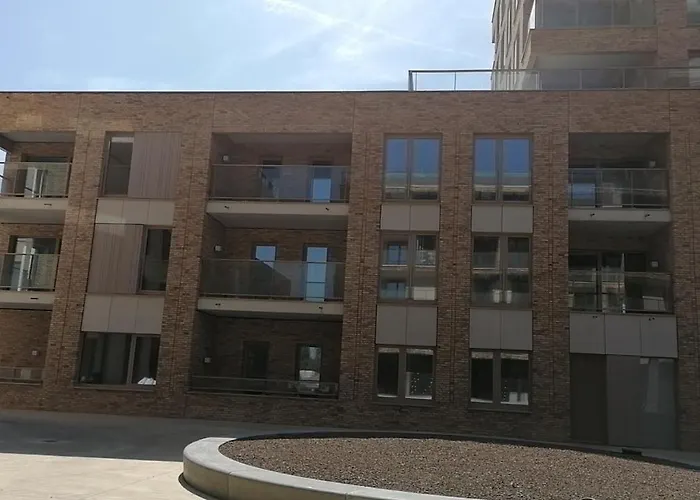 Bartine - Modern And Spacious Flat Near The Sea, Free Parking Space * 奥斯滕德