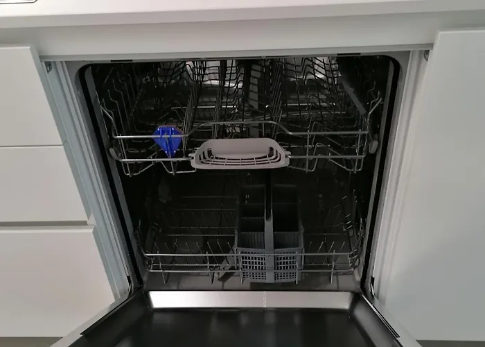 Bartine - Modern And Spacious Flat Near The Sea, Free Parking Space